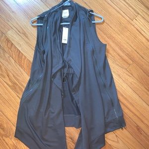 Womans tank top sweater, zips up